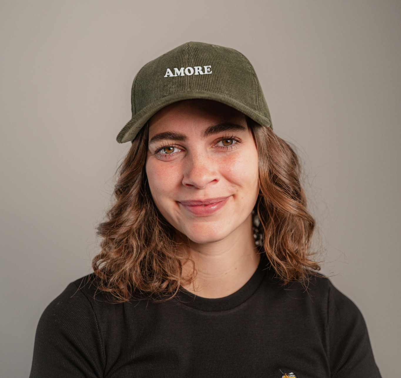 Amore | Bestickte Bio Baumwoll Cord Cap
