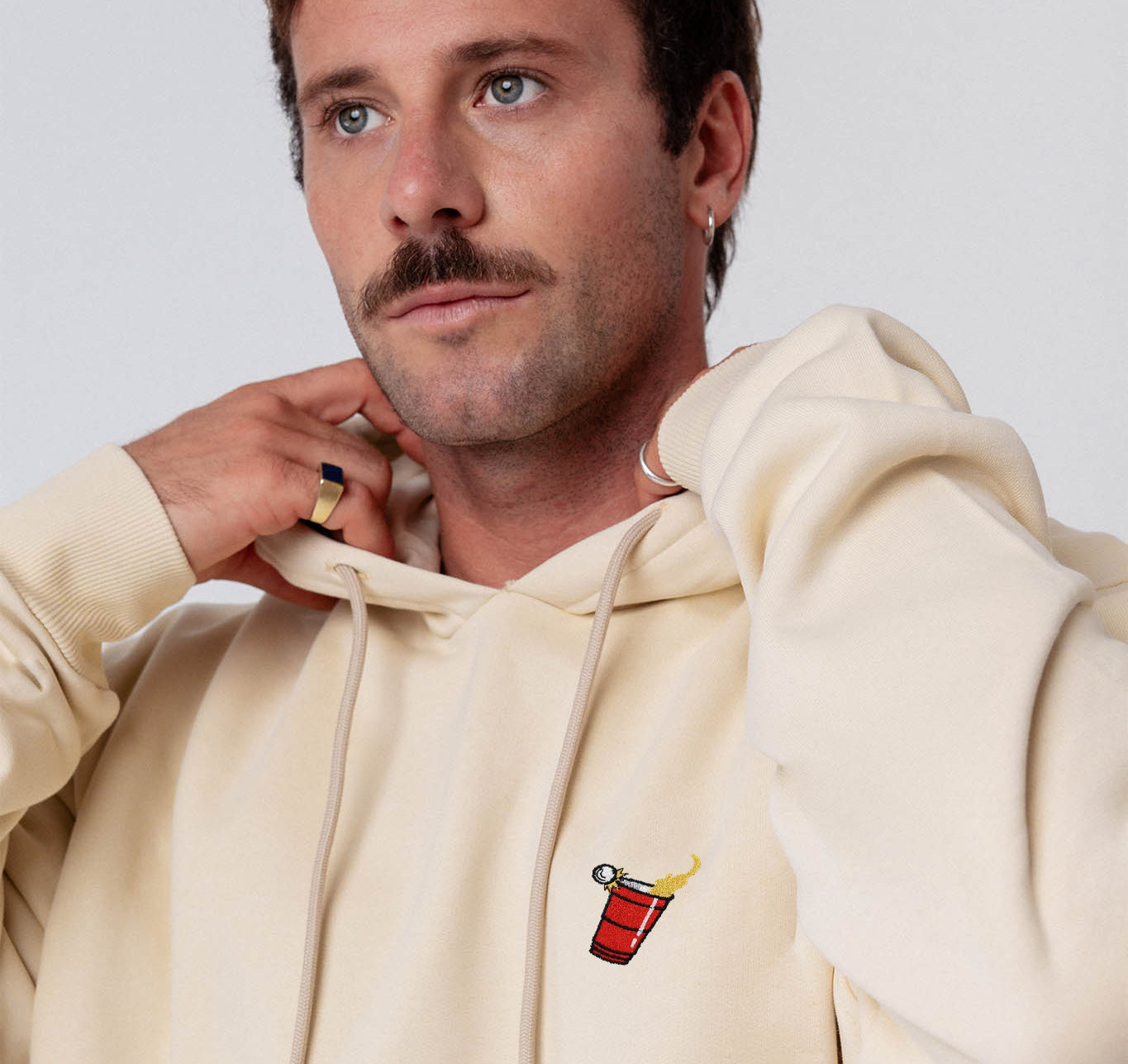 Beerpong Randtreffer | Bestickter Bio-Baumwoll Unisex Hoodie