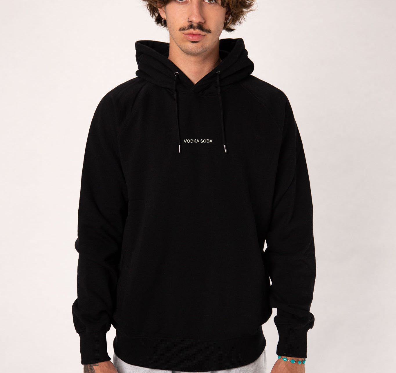 Vodka Soda | Bestickter Bio-Baumwoll Männer Hoodie