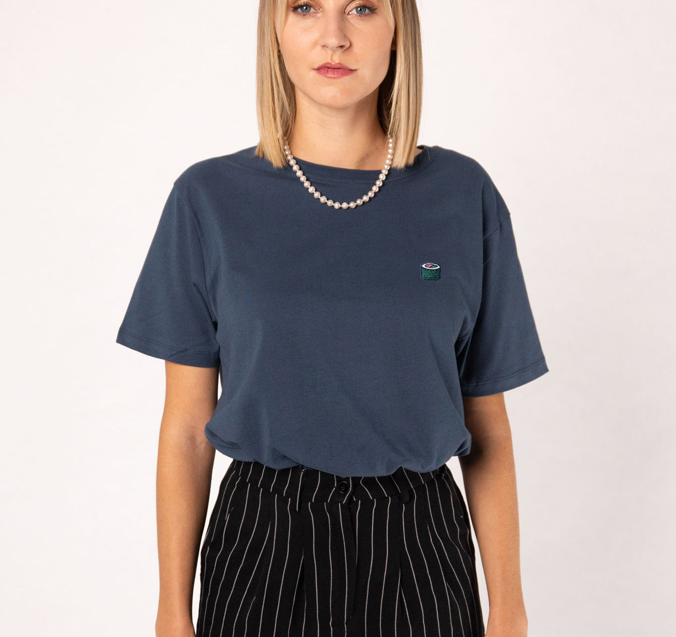 Sushi Maki | Besticktes Bio Baumwoll Unisex T-Shirt