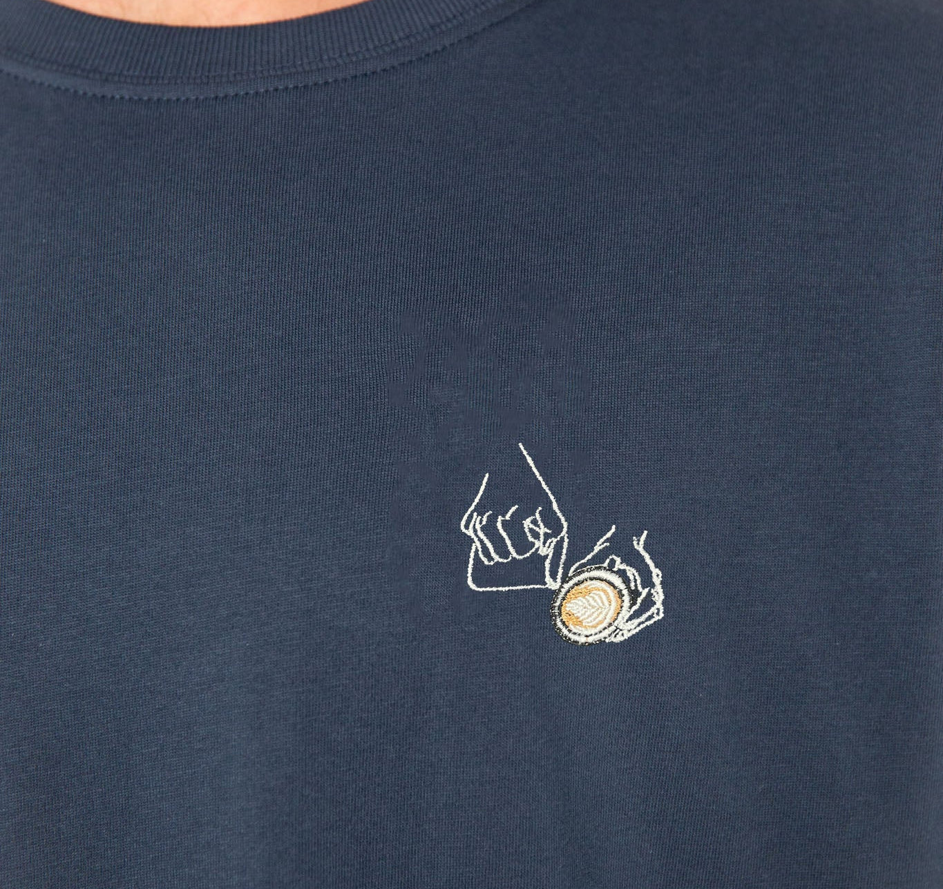 Latte Art | Besticktes Bio Baumwoll-T-Shirt