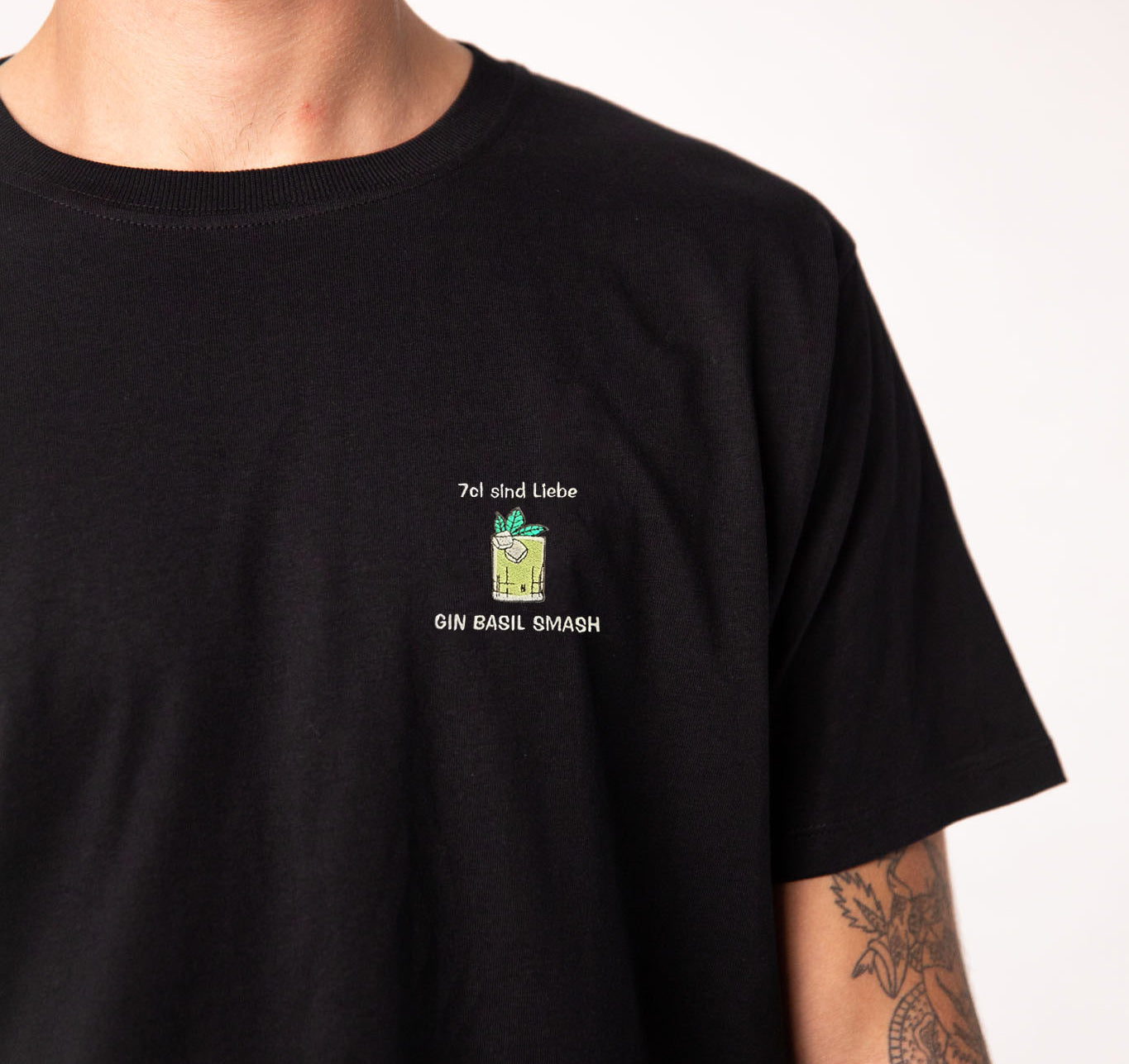 TAILORED TASTES Gin Basil Smash | Besticktes Männer Bio Baumwoll T-Shirt
