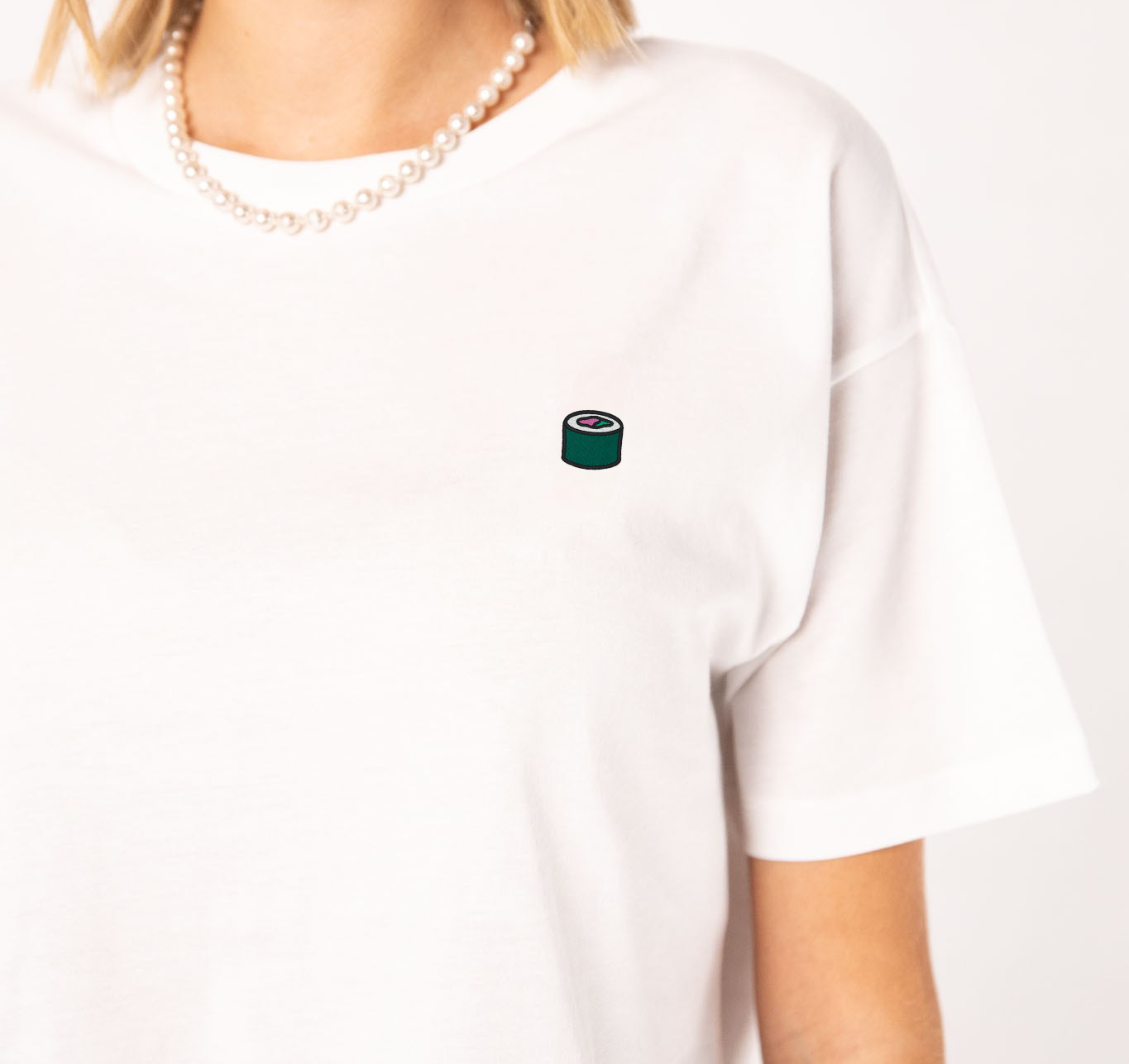 Sushi Maki | Besticktes Bio Baumwoll Cropped T-Shirt