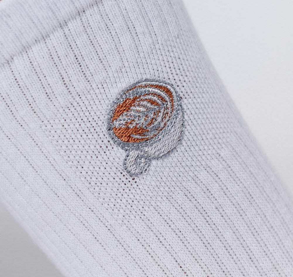Flat White | Bestickte Bio Baumwoll Socken