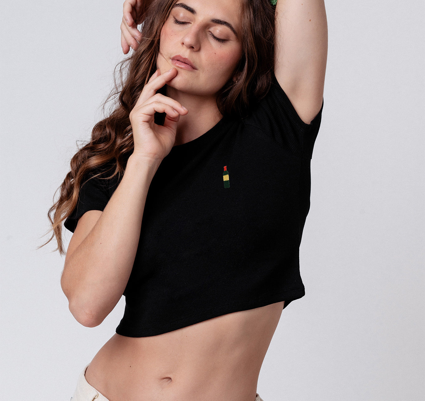 Weinflasche | Besticktes Bio Baumwoll Cropped T-Shirt