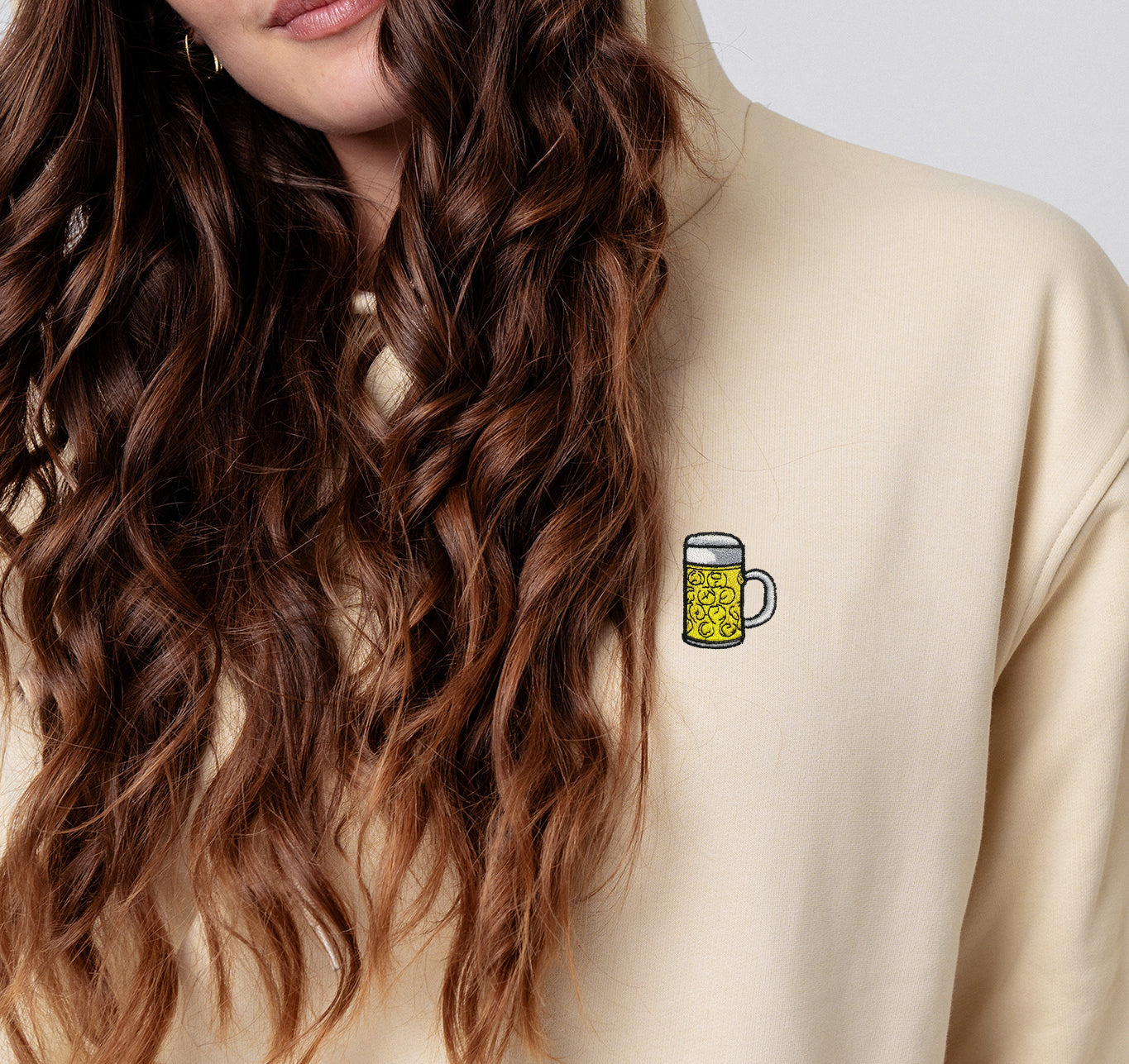 Maßkrug | Bestickter Bio-Baumwoll Frauen Hoodie