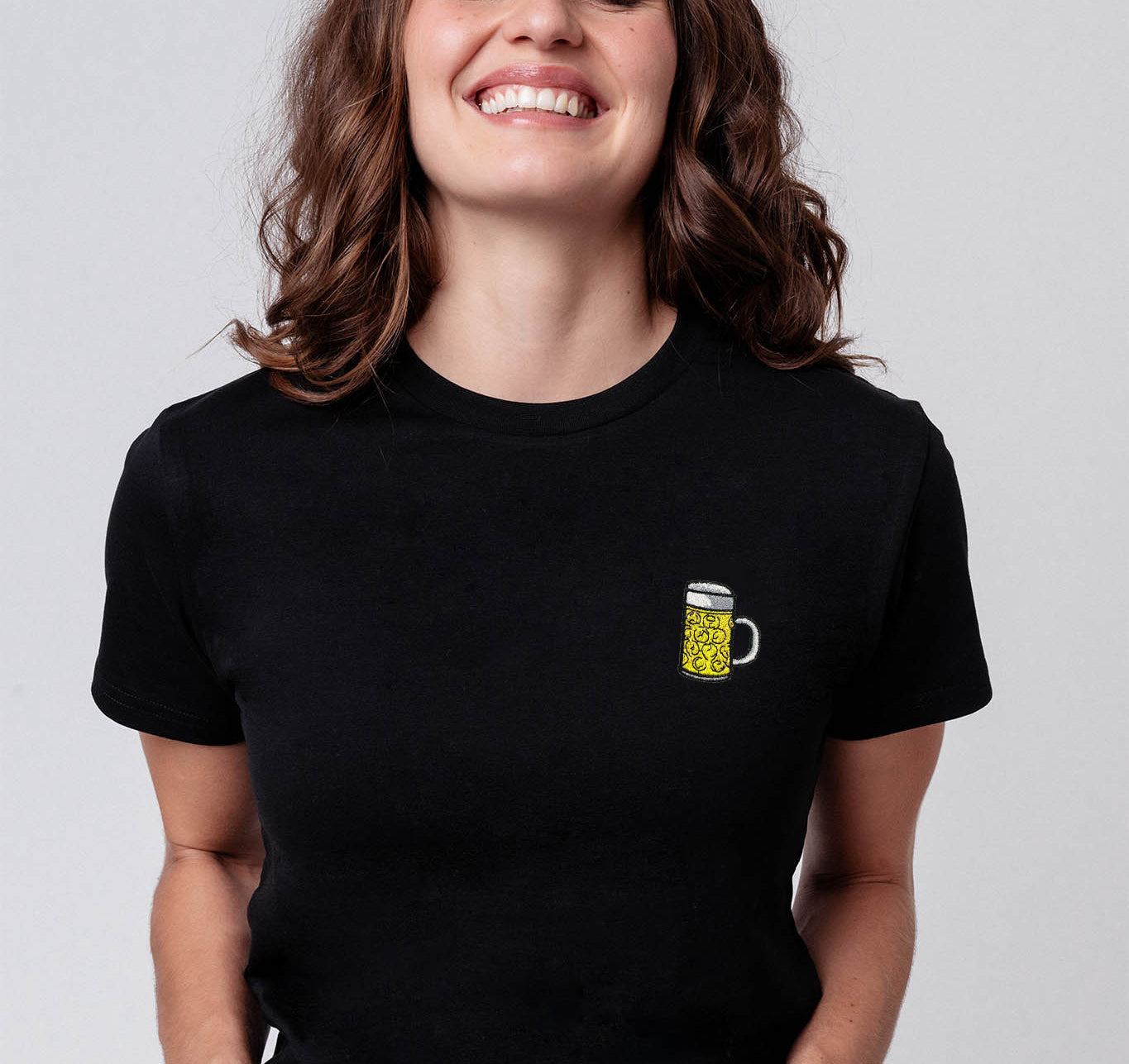 Maßkrug | Besticktes Bio Baumwoll Frauen T-Shirt