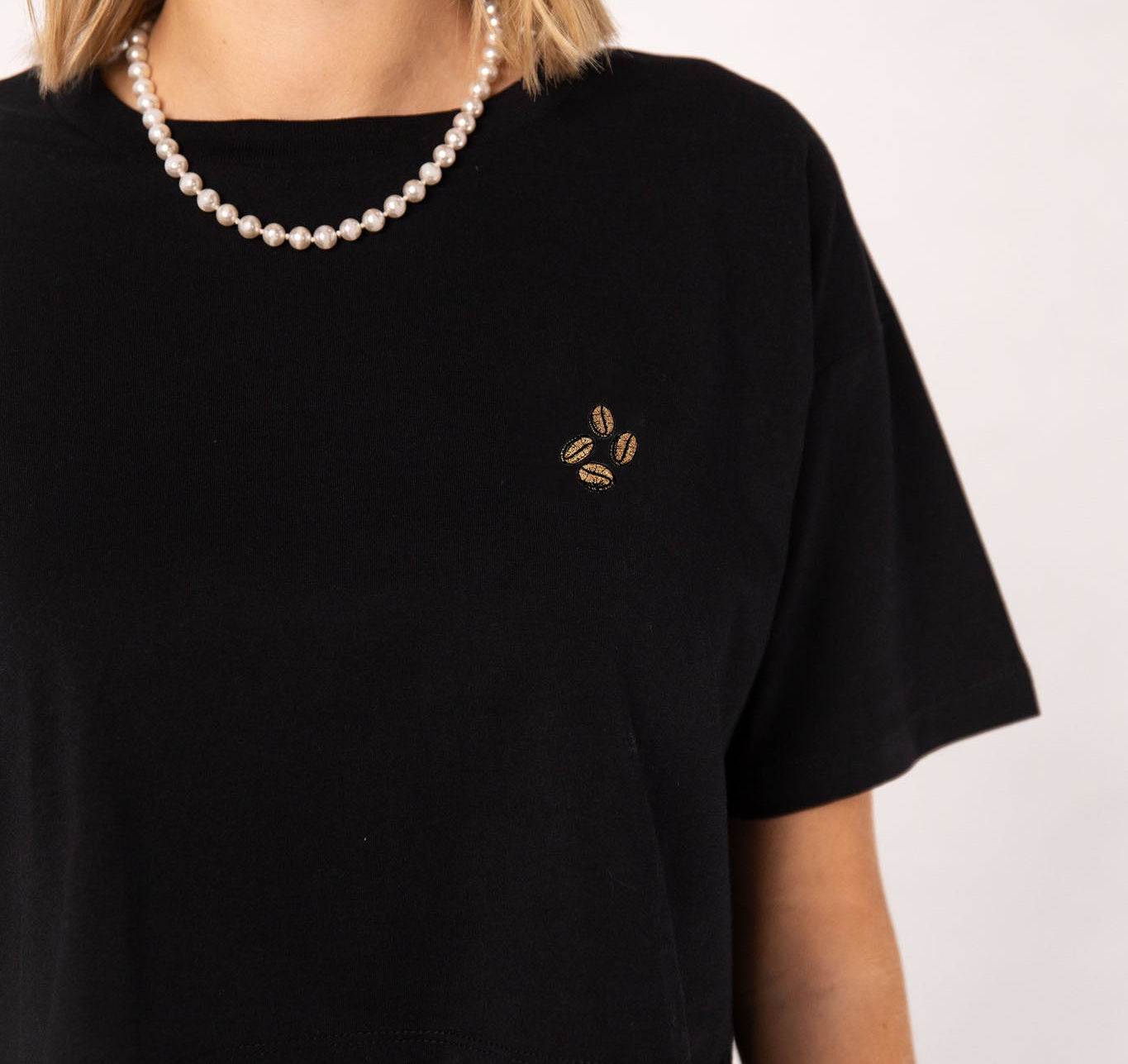 Coffee Beans | Besticktes Bio Baumwoll Cropped T-Shirt