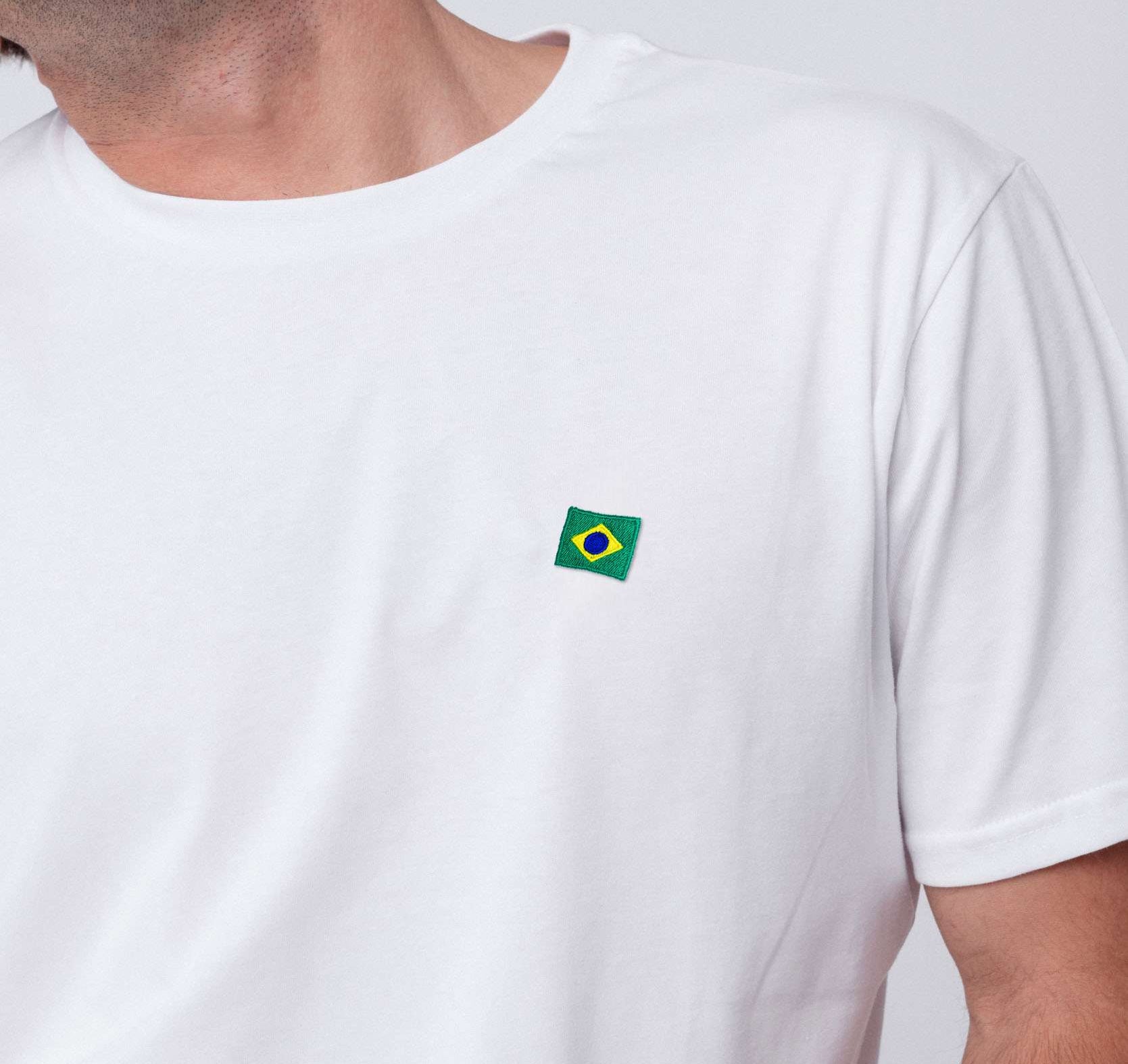 Brasilien | Minimal Flag – Besticktes Bio-Baumwoll Fan Shirt