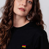 Deutschland | Minimal Flag – Besticktes Bio-Baumwoll Unisex Fan Shirt