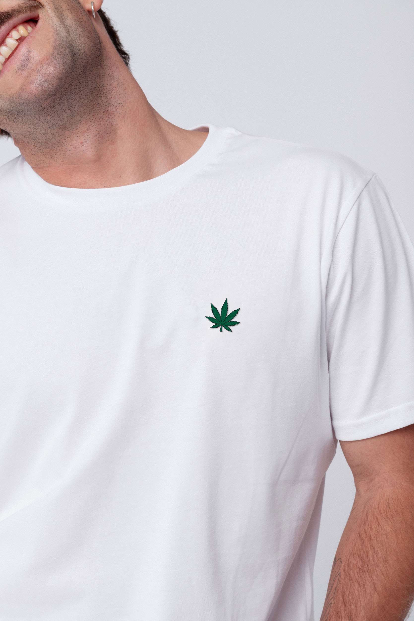 Hanf | Besticktes Bio Baumwoll Unisex T-Shirt