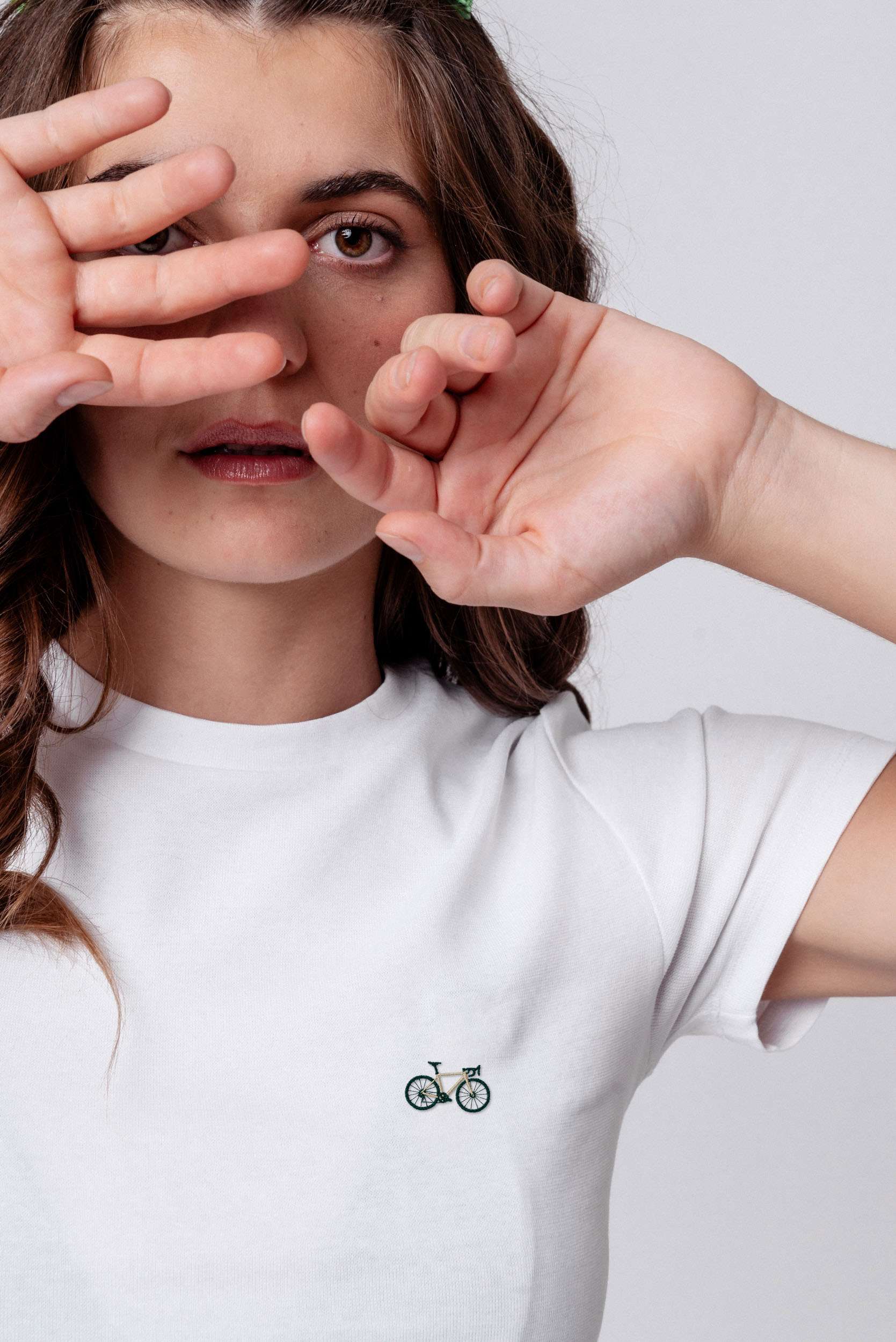 Gravelbike Beige | Besticktes Bio Baumwoll Cropped T-Shirt