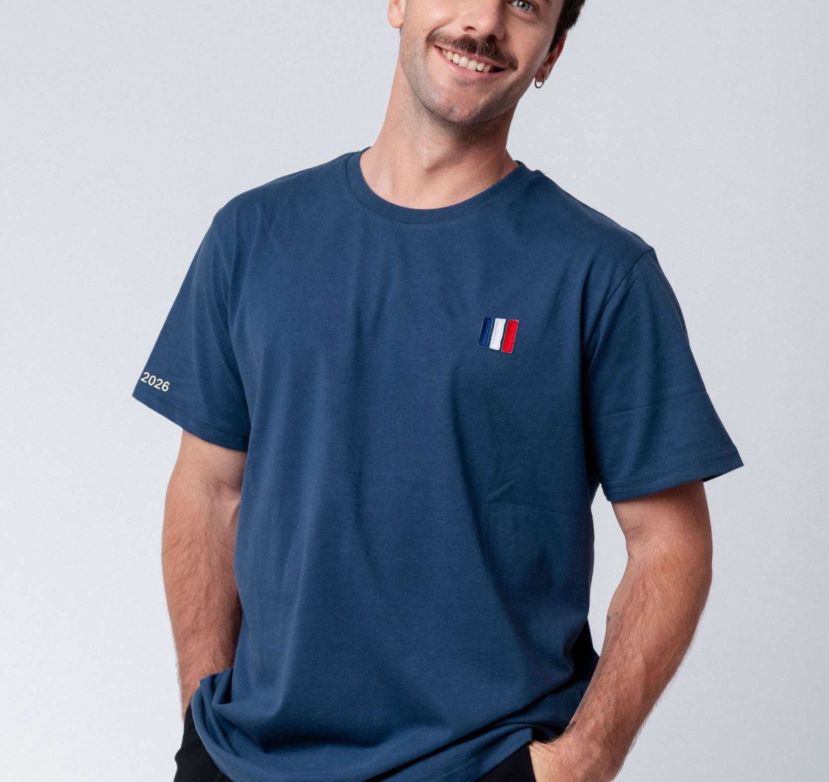 Frankreich | Minimal Flag – Besticktes Bio-Baumwoll Fan Shirt