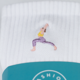 Pilates Pose | Bestickte Bio Baumwoll Socken mit Grip-Sohle