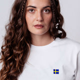 Schweden | Minimal Flag – Besticktes Bio-Baumwoll Fan Shirt