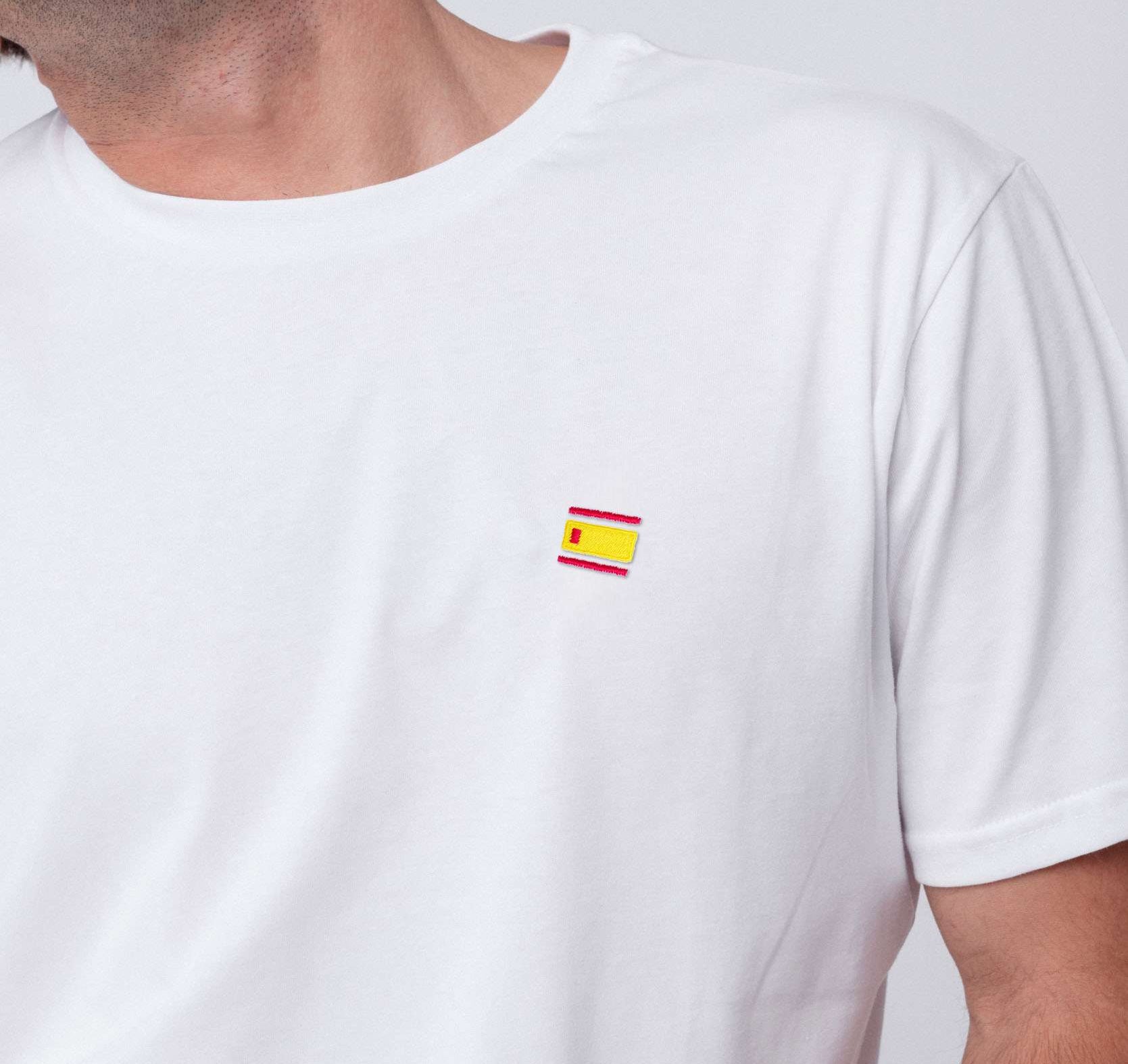Spanien | Minimal Flag – Besticktes Bio-Baumwoll Fan Shirt